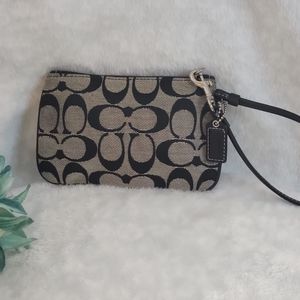 🦋Coach Wristlet